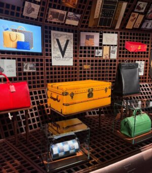 Shin Min-a Instagram - Louis vuitton visionary journeys, Seoul 
@louisvuitton 🖤