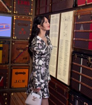 Shin Min-a Instagram - Louis vuitton visionary journeys, Seoul 
@louisvuitton 🖤