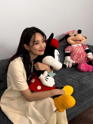 Shin Min-a Instagram - 👑 #TheRemarriedEmpress @disneypluskr #재혼황후