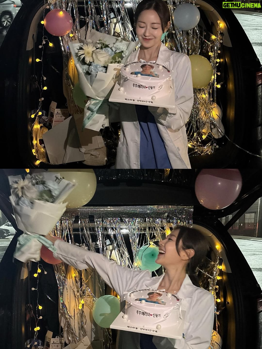 Shin Seul-ki - 338.1K Likes - 굿바이 윤진경👩‍⚕️🙋‍♀️👋🩵
#우주메리미 
진경이로 함께할 수 있어 행복했고 감사했습니다
그동안 우주메리미 사랑해주신 분들께 무한한 감사를 드립니다 🥰