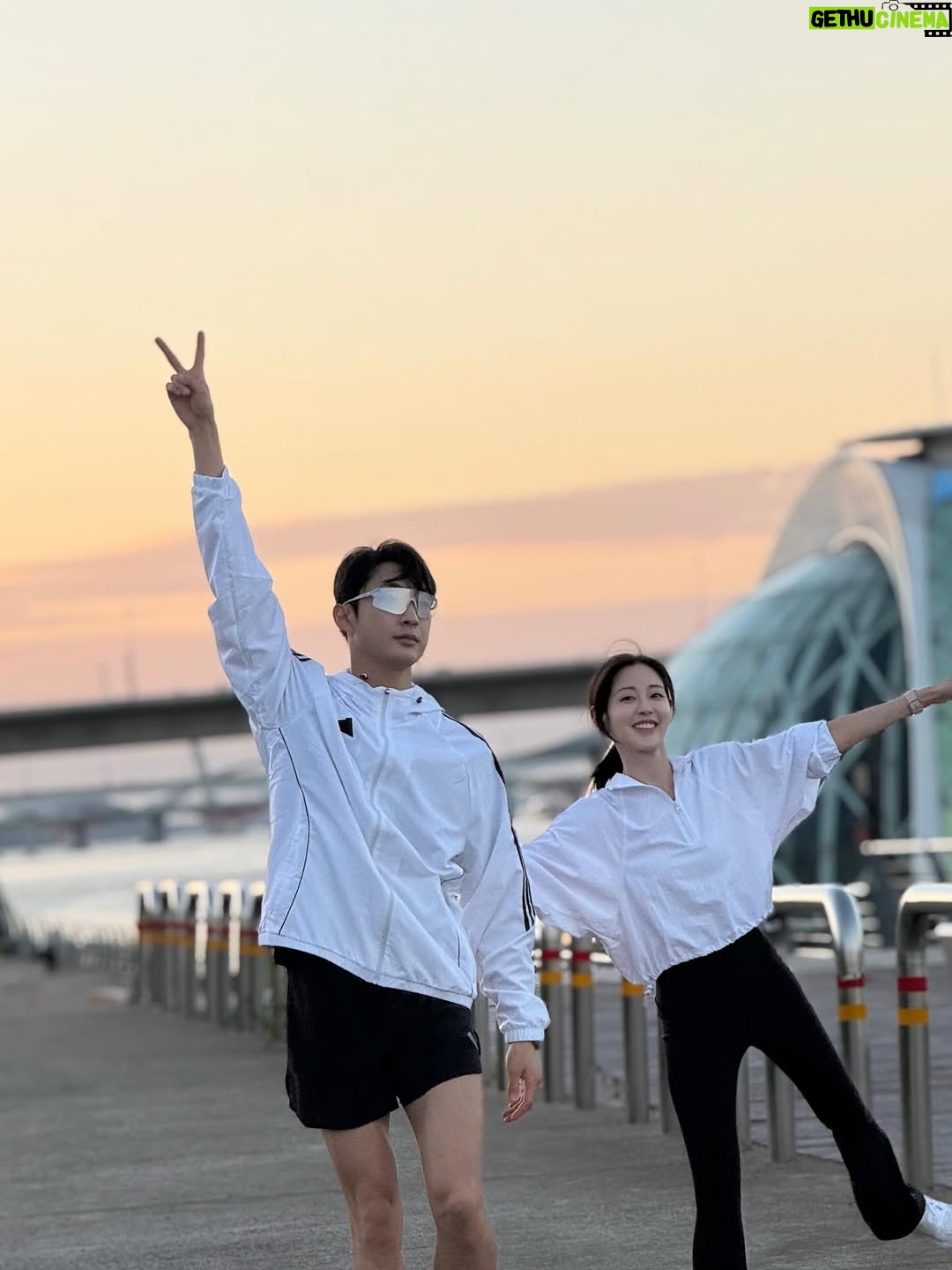 Shin Seul-ki - 338.1K Likes - 굿바이 윤진경👩‍⚕️🙋‍♀️👋🩵
#우주메리미 
진경이로 함께할 수 있어 행복했고 감사했습니다
그동안 우주메리미 사랑해주신 분들께 무한한 감사를 드립니다 🥰
