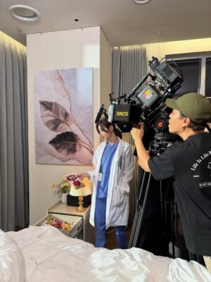 Shin Seul-ki Instagram - 굿바이 윤진경👩‍⚕️🙋‍♀️👋🩵
#우주메리미 
진경이로 함께할 수 있어 행복했고 감사했습니다
그동안 우주메리미 사랑해주신 분들께 무한한 감사를 드립니다 🥰