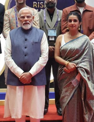Shirin Sewani Instagram - When your mom prays for you, your father believes in you, and your man stands by you, it is possible to stand next to the Prime Minister. 

Thank you @creator18 for this honourable moment.