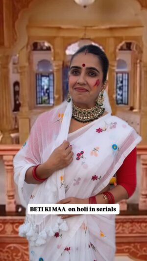 Shirin Sewani Instagram - Hey Bhagwan Maine Ghujia talne Rakhi thi . 

She is back on PUBLIC DEMAND . Guess who ?

#yrkkh #starplus #tv #holi #reels