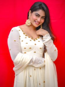 Actress Shivani Narayanan HD Photos and Wallpapers December 2025