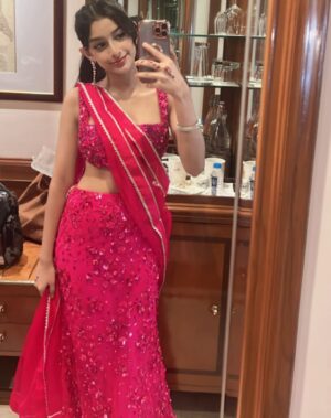 Shivika Rishi Instagram - Pouring the character Arya #fourmoreshotsplease #fourmoreshotspleaseonprime onto your feed #newwork 

#sundaypost #instagram