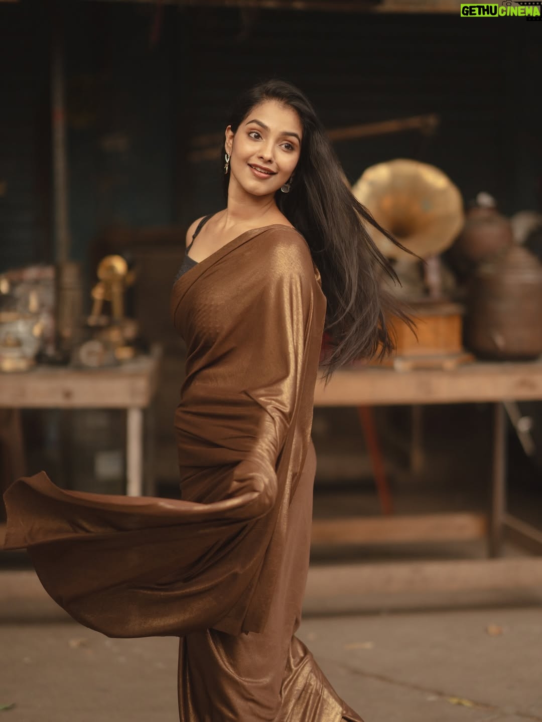 Shravnitha Srikanth - 18K Likes - Pics from my most fav shoot!!!

@frames.by_sarath 
@james_koushik 

#shoot #modern #potrait #potraiture #shooting #selflove❤️ #love #attitude #swag