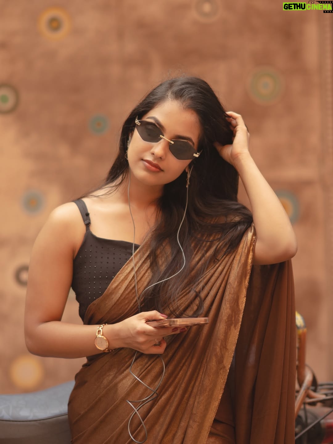 Shravnitha Srikanth - 18K Likes - Pics from my most fav shoot!!!

@frames.by_sarath 
@james_koushik 

#shoot #modern #potrait #potraiture #shooting #selflove❤️ #love #attitude #swag