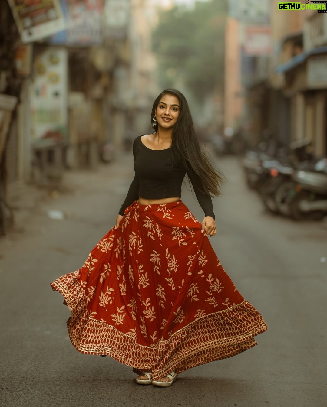 Shravnitha Srikanth - 17.7K Likes - Living the “Maanpuru Mangai” moment…

@its_surean 

#shoot #photoshoot #street #casual #potrait #potraiture