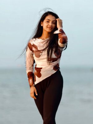 Shravnitha Srikanth Instagram - Just taking things one at a time…..

#casual #beach #happy #smile #positivity #photoshoot
