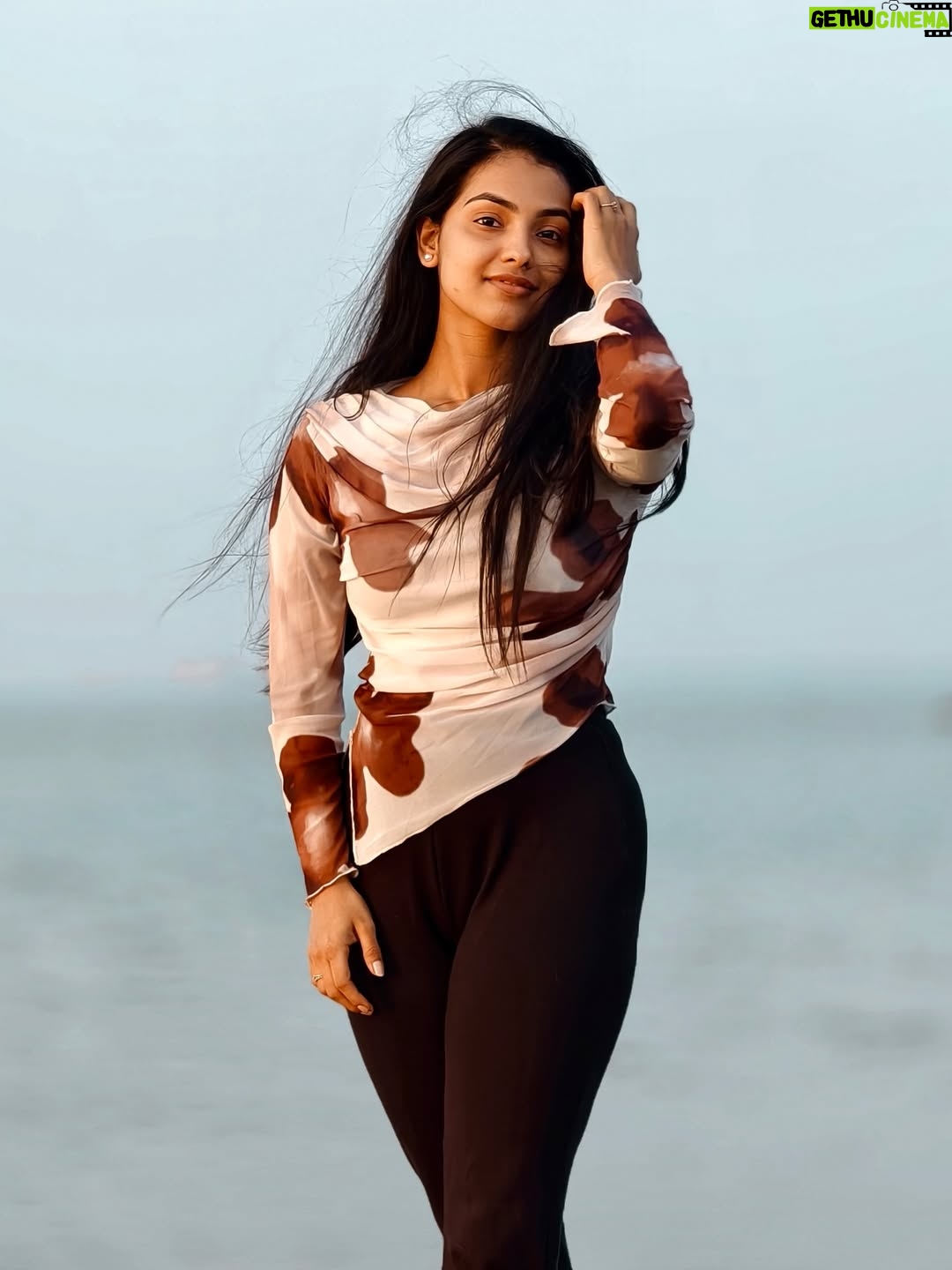 Shravnitha Srikanth - 13.4K Likes - Just taking things one at a time…..

#casual #beach #happy #smile #positivity #photoshoot