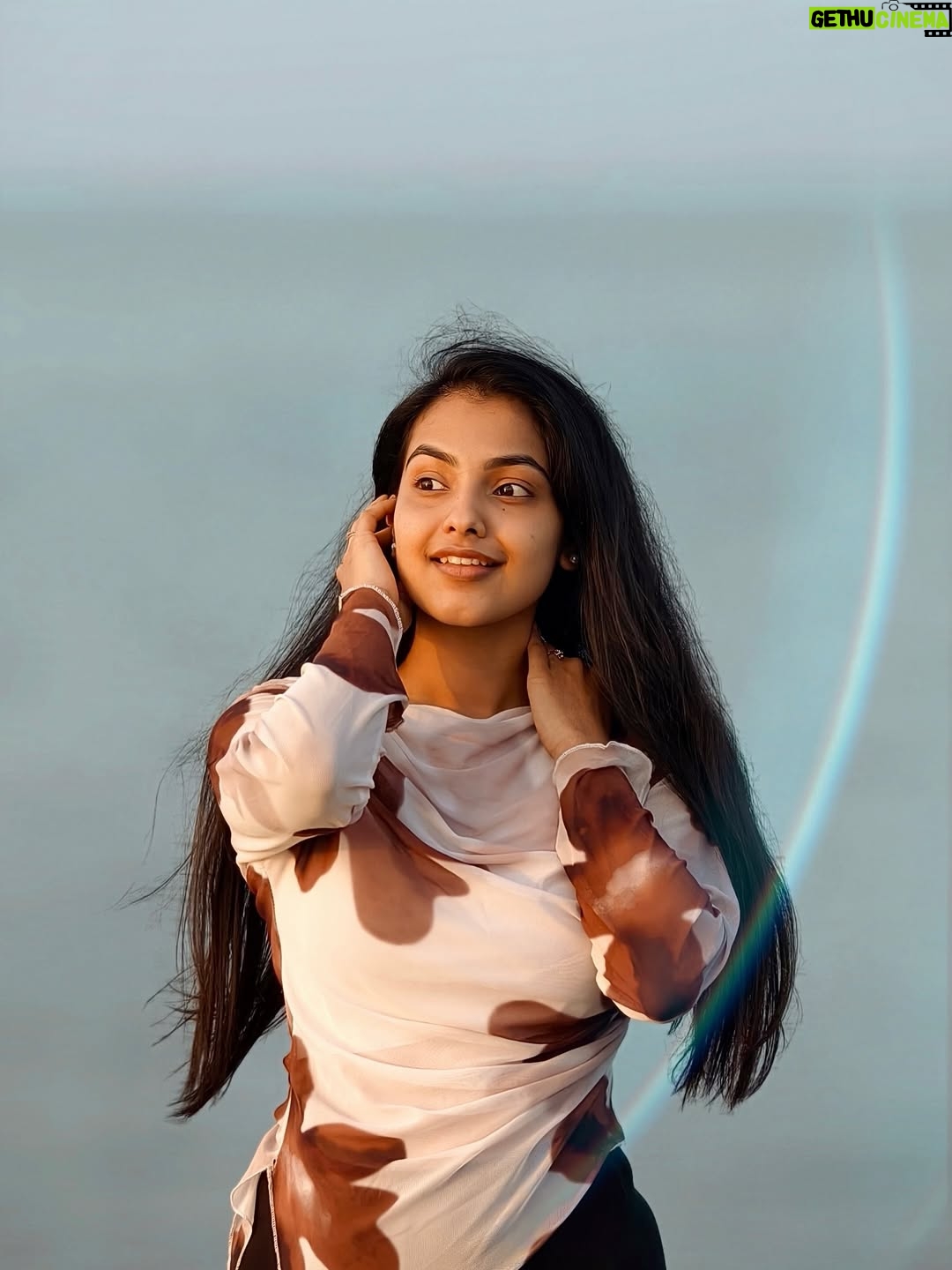 Shravnitha Srikanth - 13.4K Likes - Just taking things one at a time…..

#casual #beach #happy #smile #positivity #photoshoot
