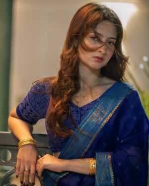 Shreema Bhattacherjee Instagram - অসুখটা ডাক্তার ও বলতে পারেনা…
আর চোখ-  সে আজ উপন্যাস ,
অনেকটা সময় লাগে পড়তে,
কিন্তু সময়ের যে বড়ই অভাব ।

Behind the lens @arghyas._.photography brother 🙌🏻