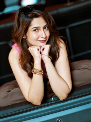 Shreema Bhattacherjee Instagram - Bass boosted 🔊

Make up @diya__halder_ ✨
Hair @sayani_hairstyler_kolkata✨
Photography @photographer_sourav_26 ✨

#photoshoot #amplifier #beyourself #havesomefun #fridayvibes