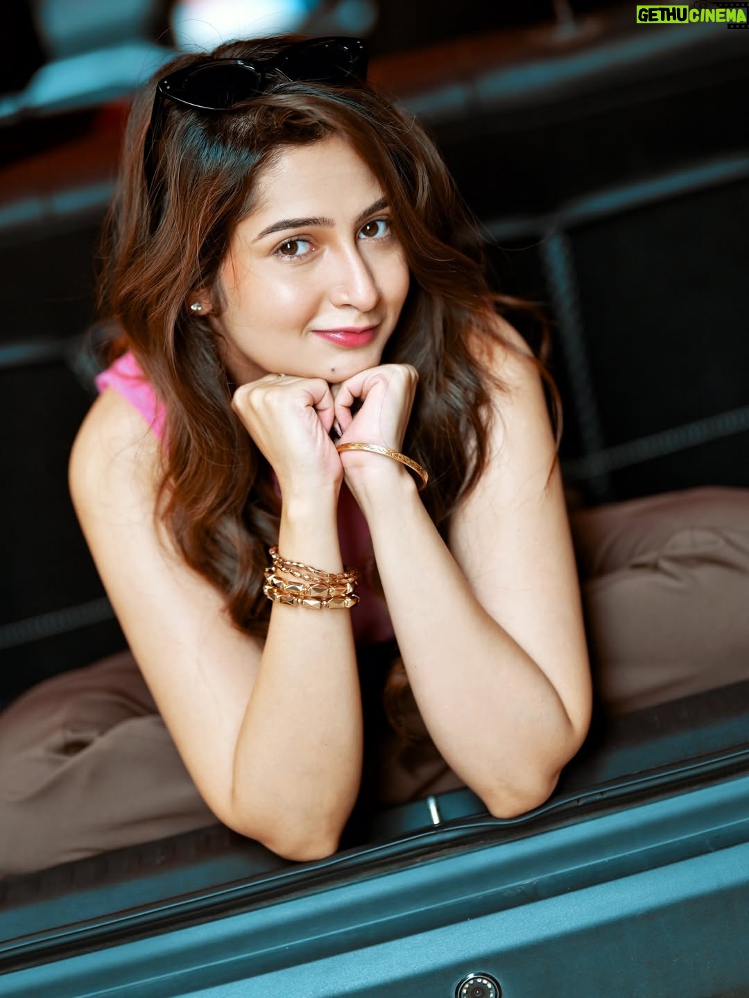Shreema Bhattacherjee - 38.1K Likes - Bass boosted 🔊

Make up @diya__halder_ ✨
Hair @sayani_hairstyler_kolkata✨
Photography @photographer_sourav_26 ✨

#photoshoot #amplifier #beyourself #havesomefun #fridayvibes