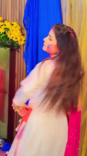 Shweta Jaiswal Instagram - Suna holi me na