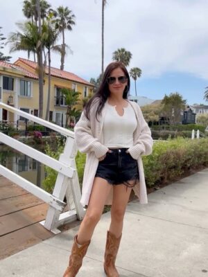 Silvana Arias Instagram - Tell me you’re obsessed with cowboy boots without telling me you’re obsessed with cowboy boots 🤠💫
#mycowboyboots #cowboyboots #westernstyles #countryvibes #bootlove