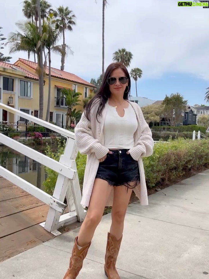 Silvana Arias - 410 Likes - Tell me you’re obsessed with cowboy boots without telling me you’re obsessed with cowboy boots 🤠💫
#mycowboyboots #cowboyboots #westernstyles #countryvibes #bootlove
