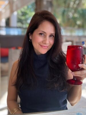 Silvana Arias Instagram - Algunos conocen una ciudad caminando… Otros comiendo 🍽️🍸 Yo ya elegí 😜

¿Comida o museos? Te leo ⬇️

#foodlovers #travelvibes #womenwhotravel #instalifestyle #travellovers