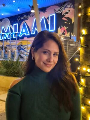Silvana Arias Instagram - Algunos conocen una ciudad caminando… Otros comiendo 🍽️🍸 Yo ya elegí 😜

¿Comida o museos? Te leo ⬇️

#foodlovers #travelvibes #womenwhotravel #instalifestyle #travellovers