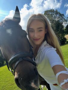 Actress Sina Deinert HD Photos and Wallpapers October 2025