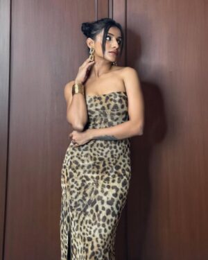 Sindhuja Hari Instagram - Cab anna was calling but priorities 💀

Mua @glambyramya 
📸 @glowthisway 
Retouch @retouch_by_gokul