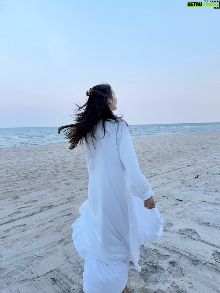 Sirin Preedeeyanon - 44K Likes - Not trying. Just being.🐚