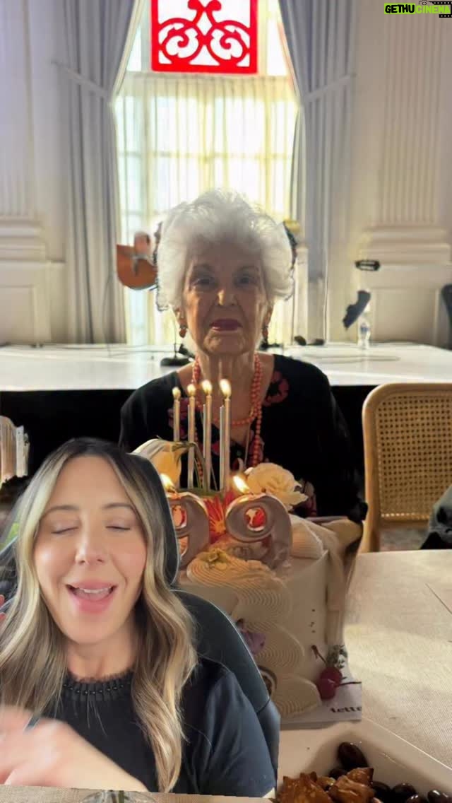 Sofía Niño de Rivera - 59.9K Likes - Gracias infinitas a todos los que ayuden de la manera que puedan. Lo que sea es bueno.
LINK EN MI BIO