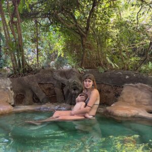 Sofia Viscardi Instagram - Grazie Lila,
esserti nutrimento e conforto, risposta nel buio, nella luce e amore tangibile è stata l’esperienza più significativa della mia vita. I nostri corpi ora sono solo nostri, vicinissimi, ma unici. Per sempre contaminati.
Siamo proprio due adesso.