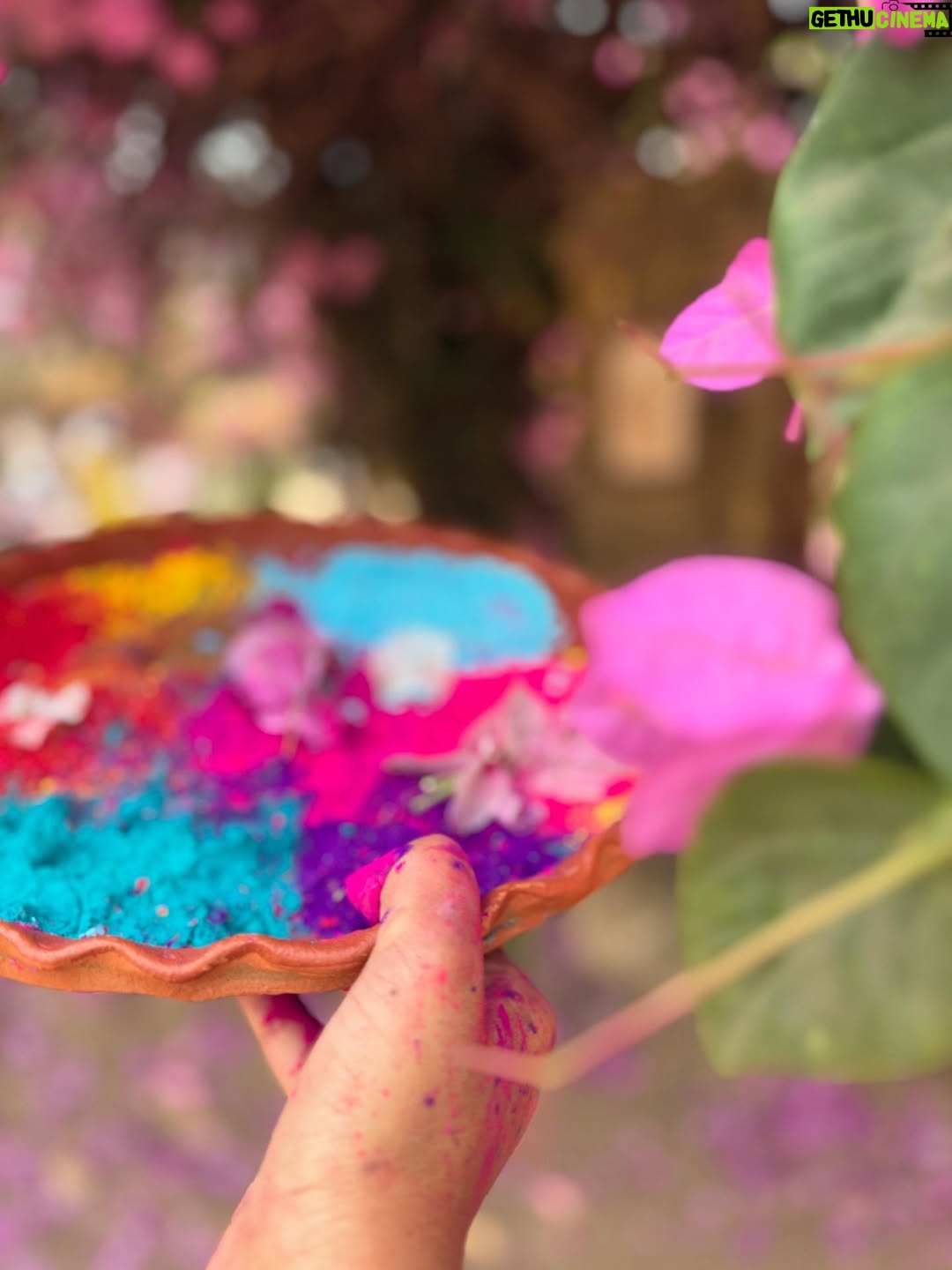 Sohini Sarkar - 54.9K Likes - আমাদের দোল #friendship #spring #shantiniketan  #nature