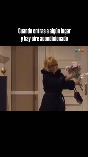 Soledad Silveyra Instagram - Igual que el verano pasado🥵 Beso y feliz 2026❤️