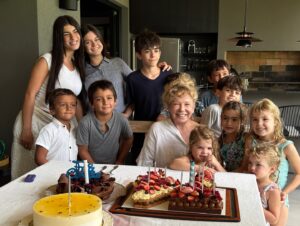 Soledad Silveyra Instagram - Agradezco a mi familia por este almuerzo que me hizo tan feliz. Gracias a mis hijos, a mi nuera, a mis nietos, a mis hermanos, a mis cuñadas, a mis sobrinos y a mis sobrinos nietos❤️

Los amo🧚🏻‍♀️

@jaramillofacu @rominapeloi @inesjaramillo__ @clarajaramillo__ @silveyracecilia @juan.silveyra.5 @evangelina.membriani @carolmihanovich @felipe.silveyra @mariahopff @mariahopff @meryherran @guillebardon @emibardon_ @franbardonm @lucilaese @_china_martino_ @justacallejo