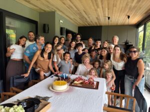 Soledad Silveyra Instagram - Agradezco a mi familia por este almuerzo que me hizo tan feliz. Gracias a mis hijos, a mi nuera, a mis nietos, a mis hermanos, a mis cuñadas, a mis sobrinos y a mis sobrinos nietos❤️

Los amo🧚🏻‍♀️

@jaramillofacu @rominapeloi @inesjaramillo__ @clarajaramillo__ @silveyracecilia @juan.silveyra.5 @evangelina.membriani @carolmihanovich @felipe.silveyra @mariahopff @mariahopff @meryherran @guillebardon @emibardon_ @franbardonm @lucilaese @_china_martino_ @justacallejo