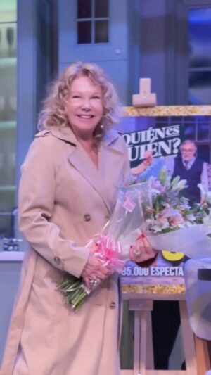 Soledad Silveyra Instagram - El viernes festejamos mi cumpleaños y las 3️⃣0️⃣0️⃣ funciones de @quienesquien.laobra 🎭
Gracias familia,
muchas gracias ❤️