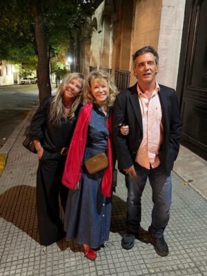 Soledad Silveyra Instagram - Con mis hermanos maravillosos, @silveyracecilia y @juan.silveyra.5, y nuestra fotógrafa: la mejor neumonóloga del mundo, @evangelina.membriani ❤️