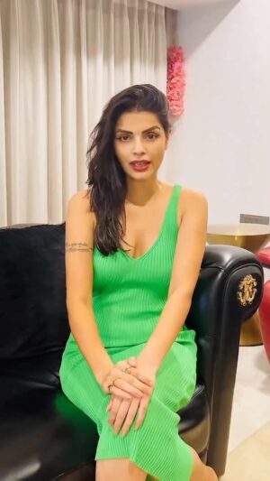Sonali Raut Instagram - Vishayy ata suru zalaa...😉