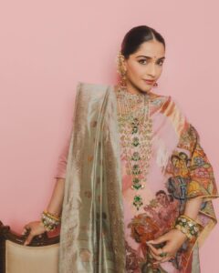 Actress Sonam Kapoor HD Photos and Wallpapers February 2026