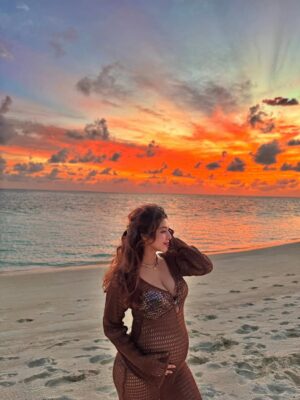 Sonarika Bhadoria Instagram - The belly is my whole personality now! 🫠🤎🐣🤰🧿✨