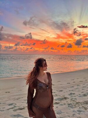 Sonarika Bhadoria Instagram - The belly is my whole personality now! 🫠🤎🐣🤰🧿✨