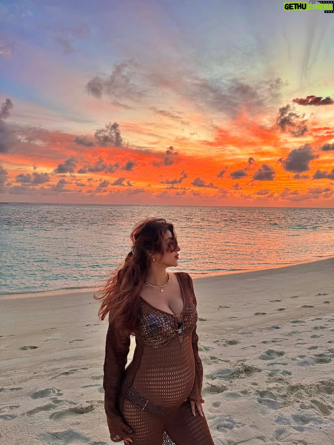 Sonarika Bhadoria - 449.2K Likes - The belly is my whole personality now! 🫠🤎🐣🤰🧿✨