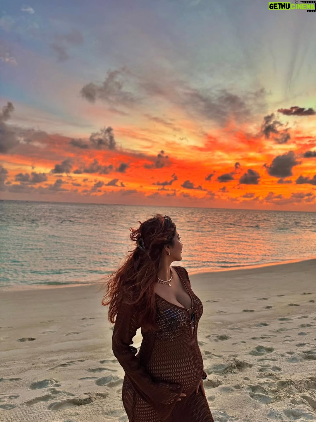 Sonarika Bhadoria - 449.2K Likes - The belly is my whole personality now! 🫠🤎🐣🤰🧿✨