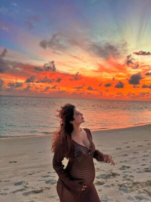 Sonarika Bhadoria Instagram - The belly is my whole personality now! 🫠🤎🐣🤰🧿✨