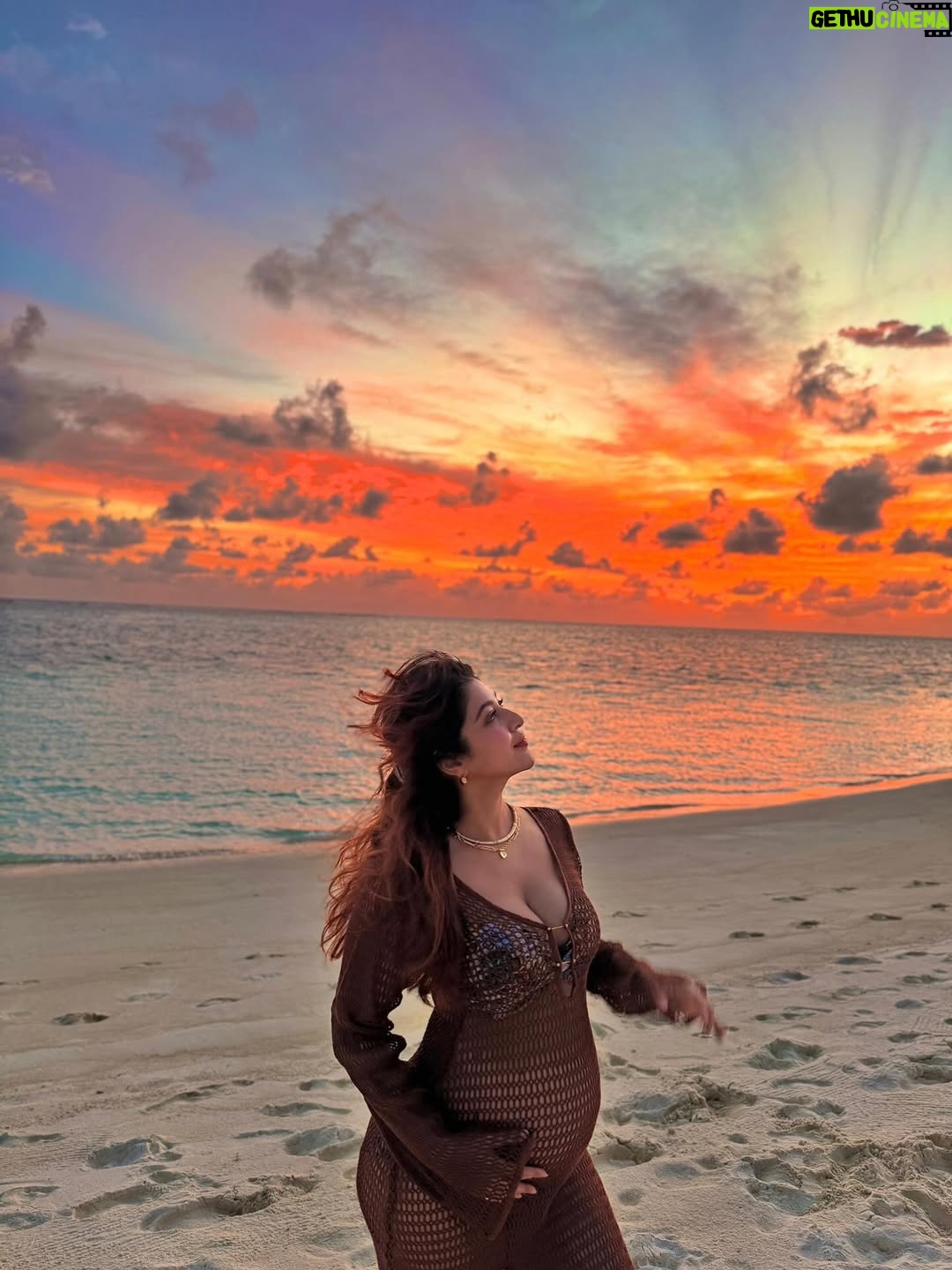 Sonarika Bhadoria - 449.2K Likes - The belly is my whole personality now! 🫠🤎🐣🤰🧿✨