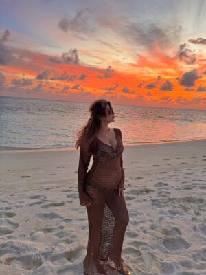 Sonarika Bhadoria Instagram - The belly is my whole personality now! 🫠🤎🐣🤰🧿✨
