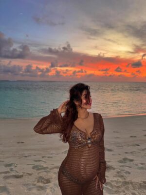 Sonarika Bhadoria Instagram - The belly is my whole personality now! 🫠🤎🐣🤰🧿✨