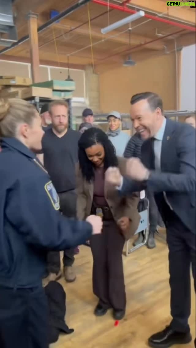 Sonequa Martin-Green - 29.1K Likes - #BostonBlue is All New TONIGHT … TONIGHT! With special guest star @marisachicaramirez! Let’s bring it back one more time! See you la la la la la la TONIGHT! 10/9c @cbstv! 💚💙 #BostonBlue