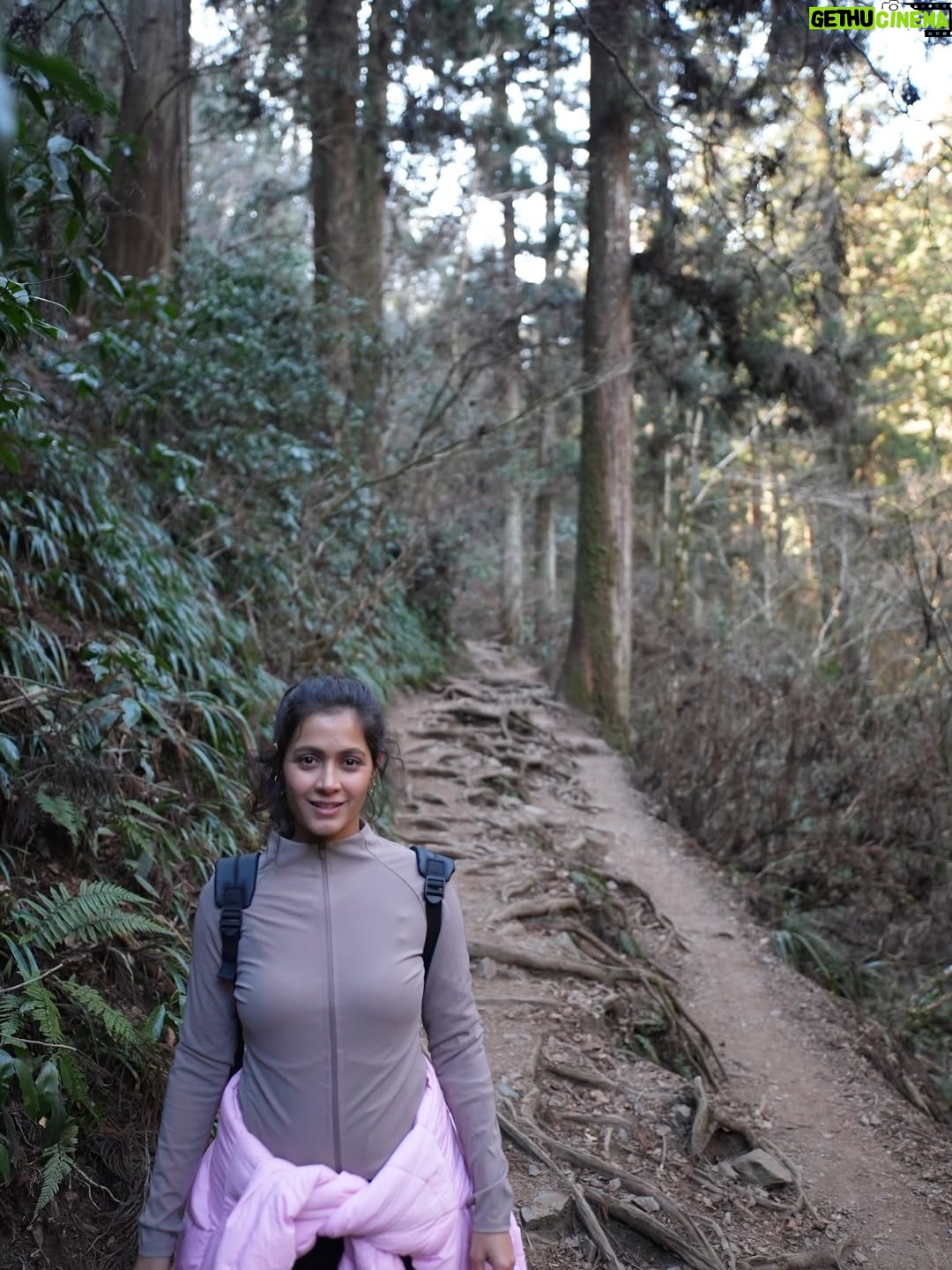 Sonia Balani - 1.7K Likes - I think the mountains recognize me now.
I keep coming back like someone who belongs.. 
🏔️💚