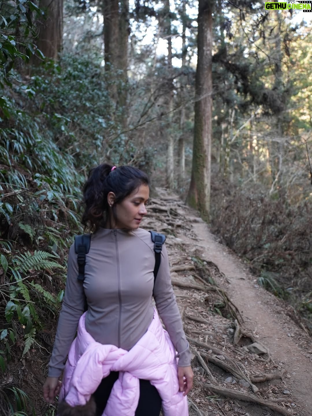 Sonia Balani - 1.7K Likes - I think the mountains recognize me now.
I keep coming back like someone who belongs.. 
🏔️💚