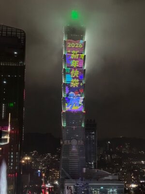 Sonia Sui Instagram - 2026的臀腿第一練碰上減脂期，卻意外突破原本臀推的重量來到185公斤，想謝謝2025的自己，讓我新的一年能帶著更健康的身體繼續努力於熱愛的家庭、工作、和生活💪

祝福送給每個你們，大家都要健康平安快樂🤎
Happy New Year🎉

#我在台北的日子
#healthandfitness
#happy2026