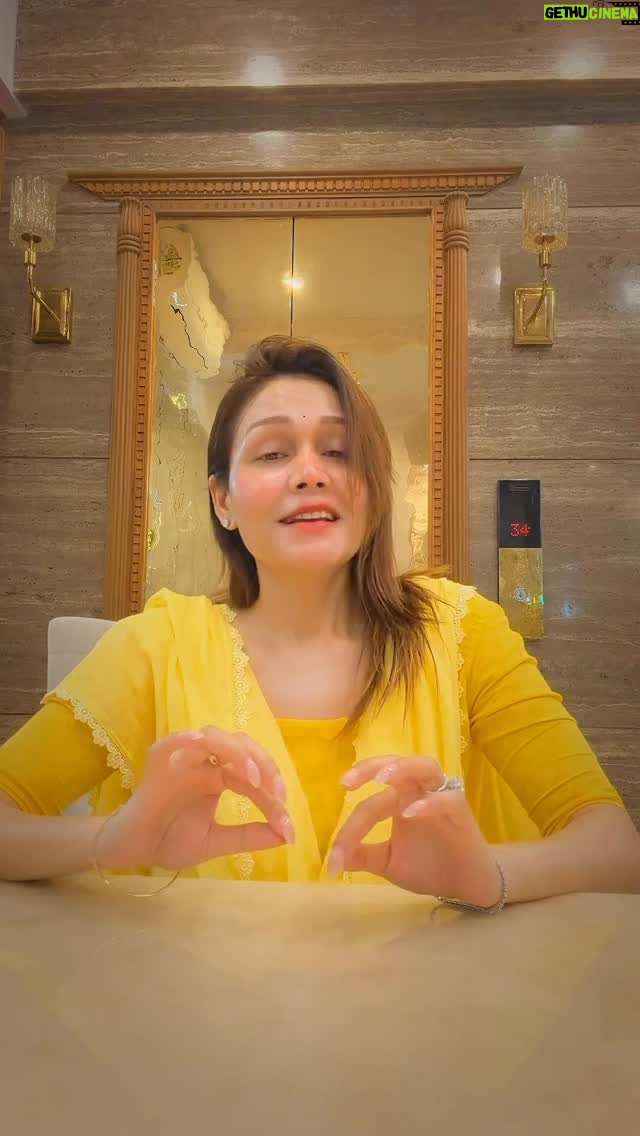 Sonu Kakkar - 25.4K Likes - Happy Vasant Panchami everyone 🌸 May Goddess Saraswati bless us all 🙏🏻

#vasantpanchami #sonukakkar #saraswati #mantra